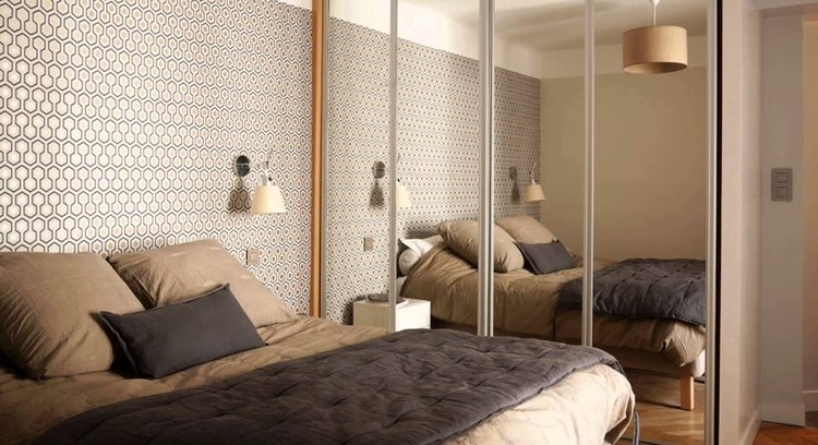 HOW TO USE MIRRORS TO MAKE YOUR ROOM LOOK BIGGER 2 mirrorinsmallroom
