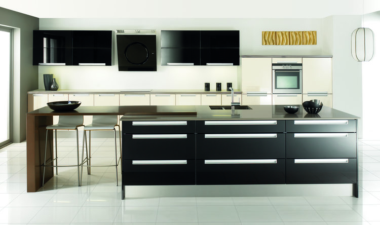 KITCHEN ISLANDS - 6 THINGS TO CONSIDER 4 KitchenIslandinlargekitchen