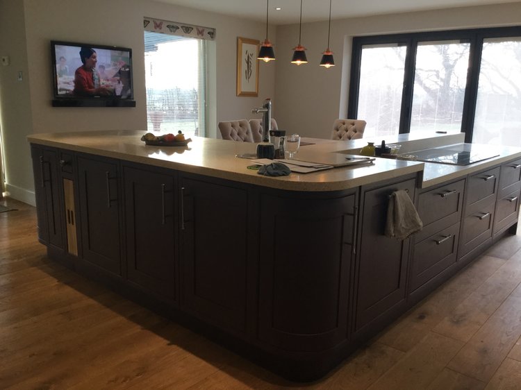 KITCHEN ISLANDS - 6 THINGS TO CONSIDER 2 Largekitchenisland
